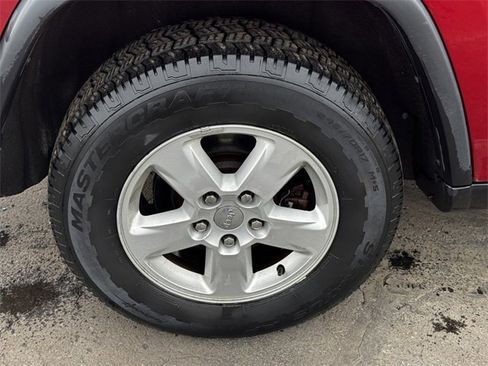 Used 2013 Jeep Grand Cherokee Laredo w/ Laredo E Group image 12