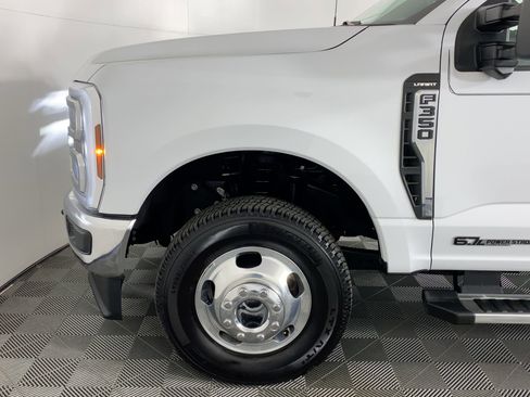 Used 2024 Ford F350 Lariat w/ FX4 Off-Road Package image 10