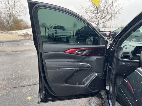 Used 2025 Chevrolet Traverse Z71 w/ Enhanced Driving Package image 7