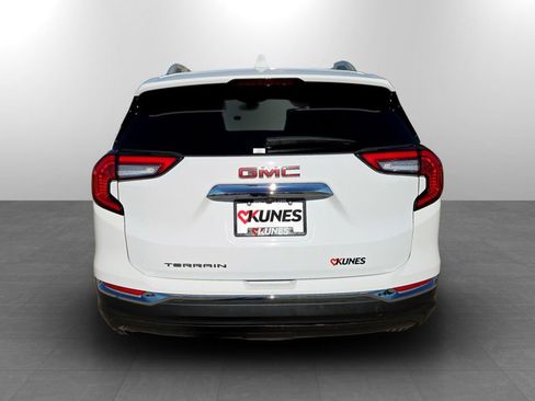 Used 2023 GMC Terrain SLT image 8