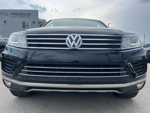 Used 2015 Volkswagen Touareg TDI image 10