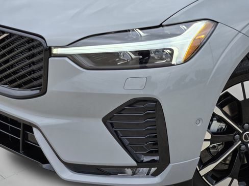 Used 2026 Volvo XC60 B5 Plus w/ Protection Package Premier AWD/4WD image 14