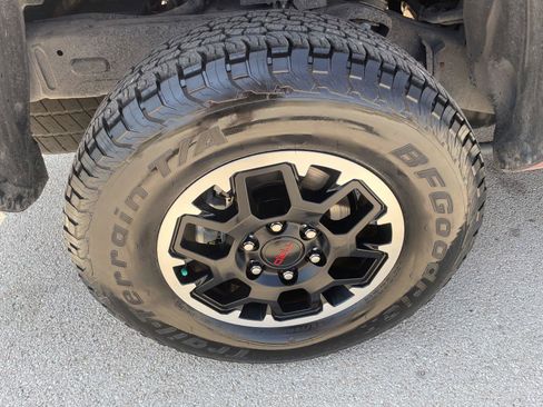 Used 2025 Toyota Tacoma TRD Off-Road AWD/4WD image 36
