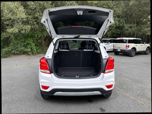 Used 2022 Chevrolet Trax LT w/ LT Convenience Package image 38