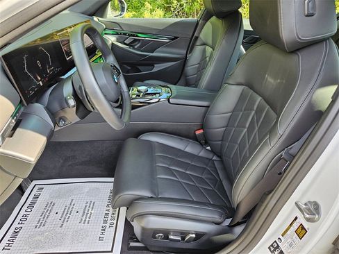 Used 2024 BMW 540i xDrive w/ Premium Package image 8