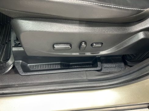 Used 2018 Ford Escape Titanium image 11