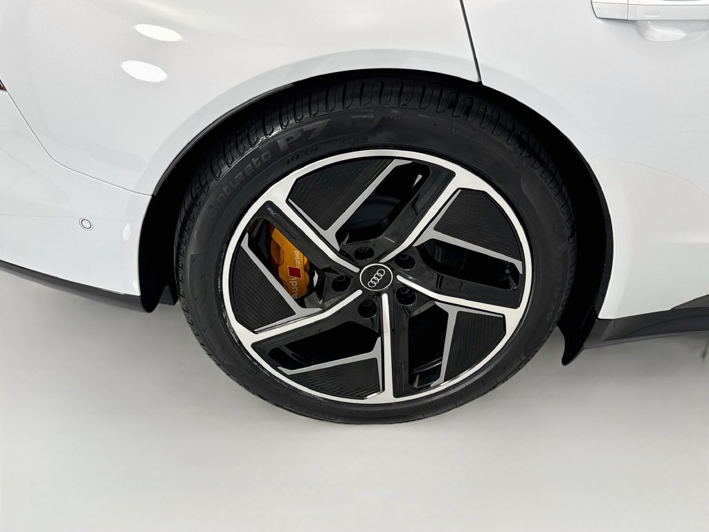 Used 2024 Audi RS e-tron GT w/ Carbon Performance Package AWD/4WD image 31