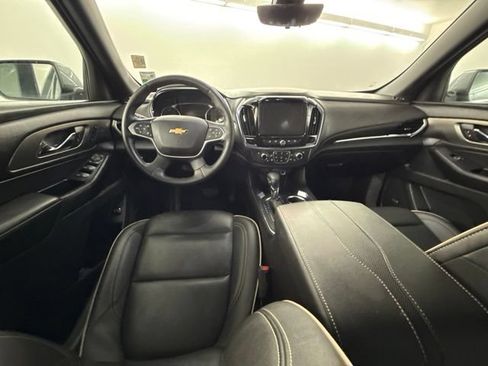Used 2023 Chevrolet Traverse Premier FWD image 14