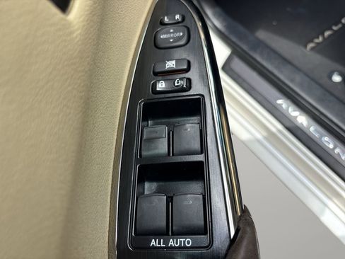 Used 2018 Toyota Avalon Limited FWD image 17