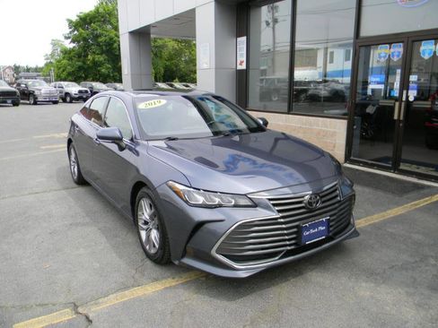 Used 2019 Toyota Avalon XLE w/ Moonroof Package FWD image 2