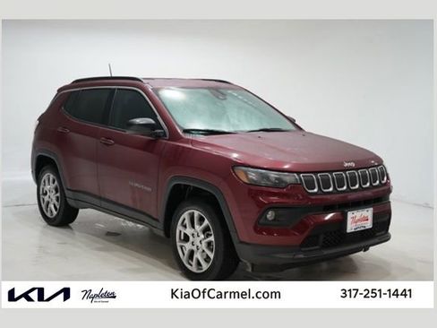 Used 2022 Jeep Compass Latitude image 1
