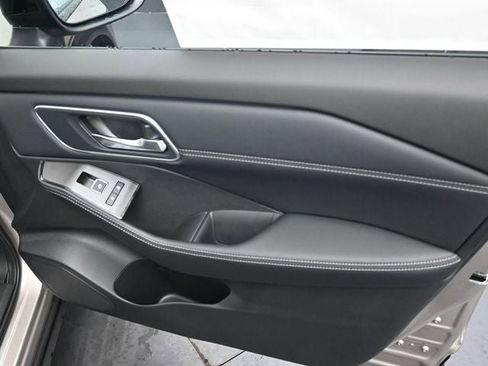 New 2026 Nissan Rogue Platinum image 38