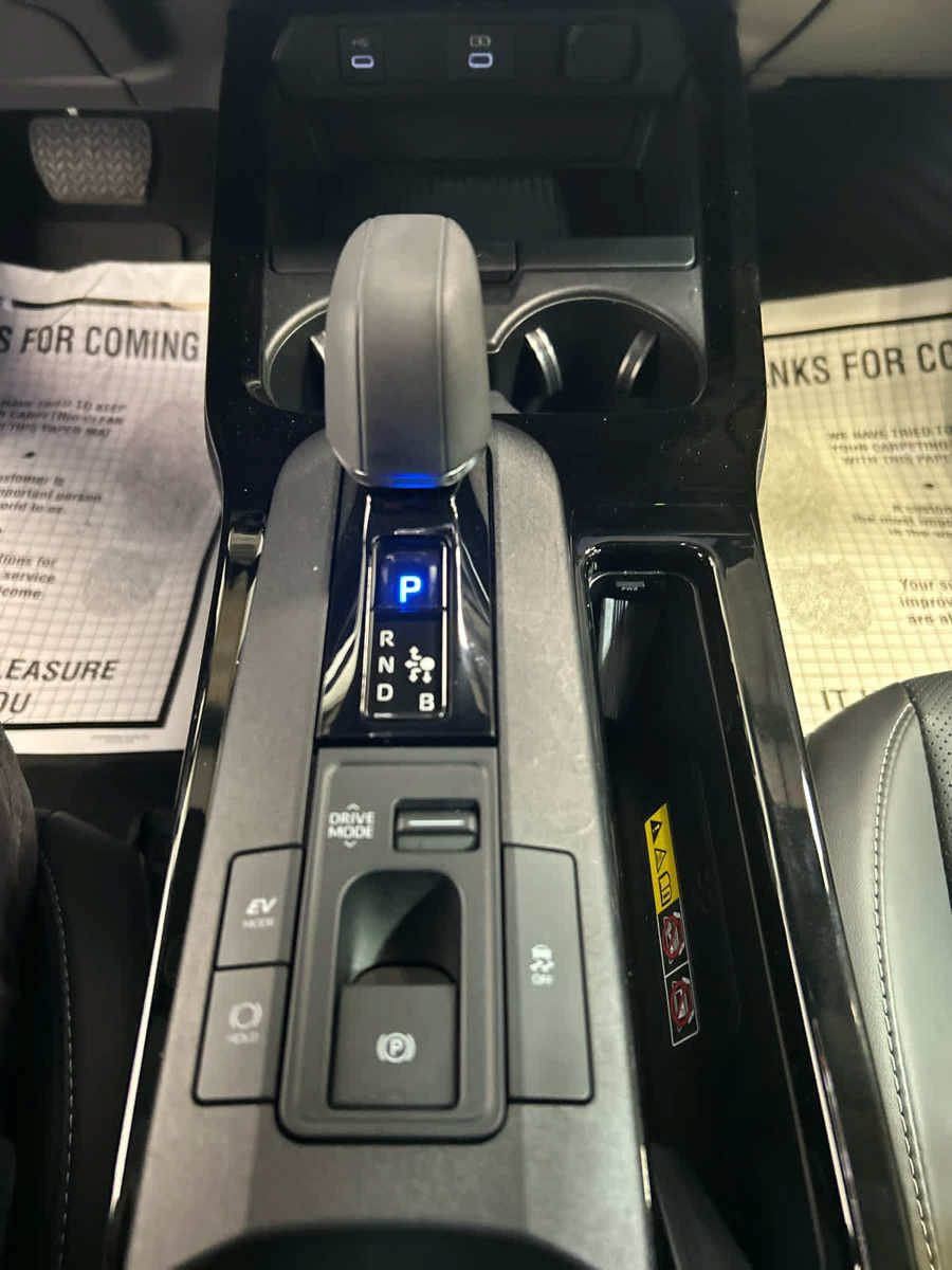 Used 2024 Toyota Prius XLE FWD image 6