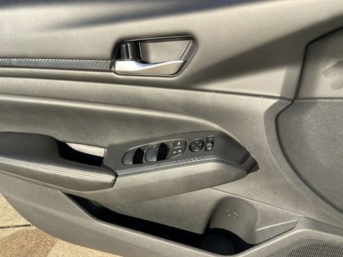 Used 2024 Nissan Altima 2.5 SV image 44