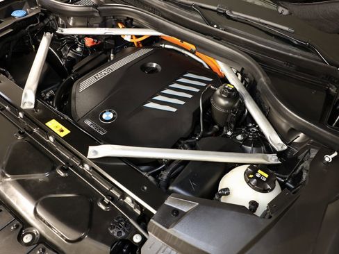 Used 2022 BMW X5 xDrive45e w/ Climate Comfort Package image 34