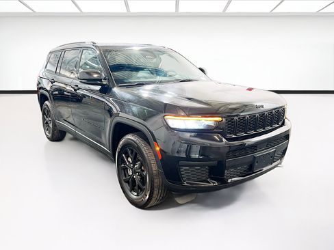 Used 2024 Jeep Grand Cherokee L Laredo AWD/4WD image 3