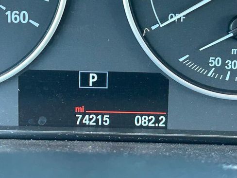 Used 2018 BMW 320i Sedan RWD image 17