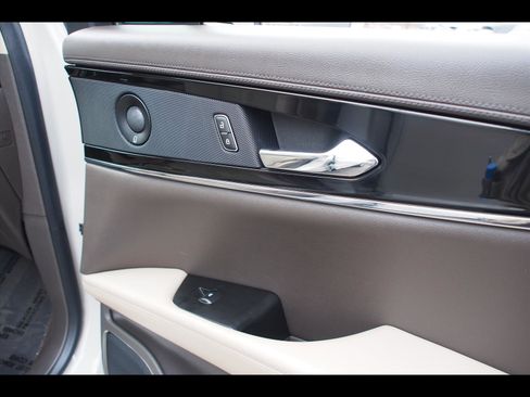 Used 2021 Lincoln Nautilus Reserve w/ Equipment Group 201A image 13