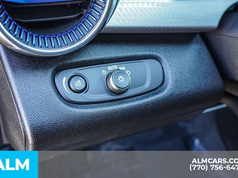 Used 2025 Chevrolet Trax LT w/ LT Convenience Package image 35