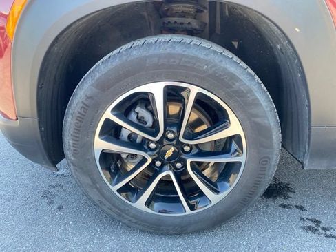 Used 2025 Chevrolet TrailBlazer LT AWD/4WD image 22