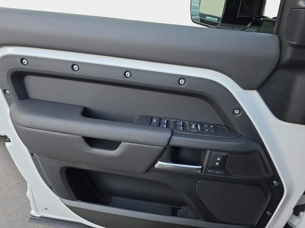 New 2026 Land Rover Defender 110 X-Dynamic SE AWD/4WD image 19