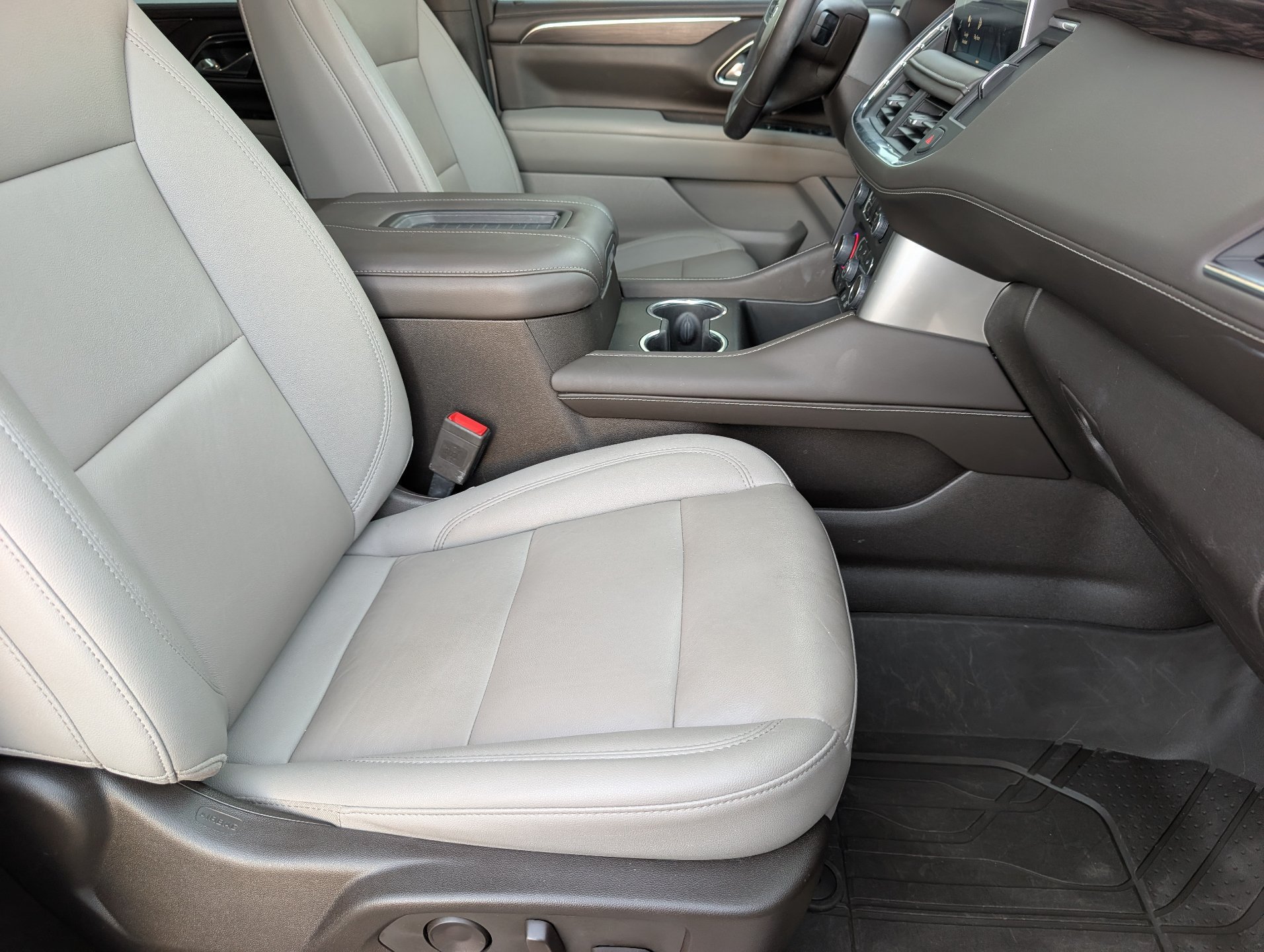 Used 2023 Chevrolet Tahoe Z71 w/ Luxury Package AWD/4WD image 12