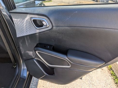 Used 2024 Kia Soul LX w/ Option Group 015 FWD image 27