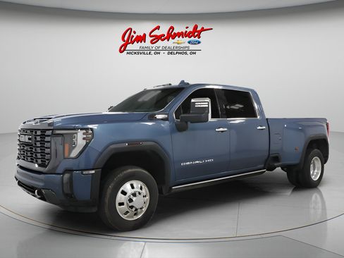Used 2024 GMC Sierra 3500 Denali Ultimate AWD/4WD image 2