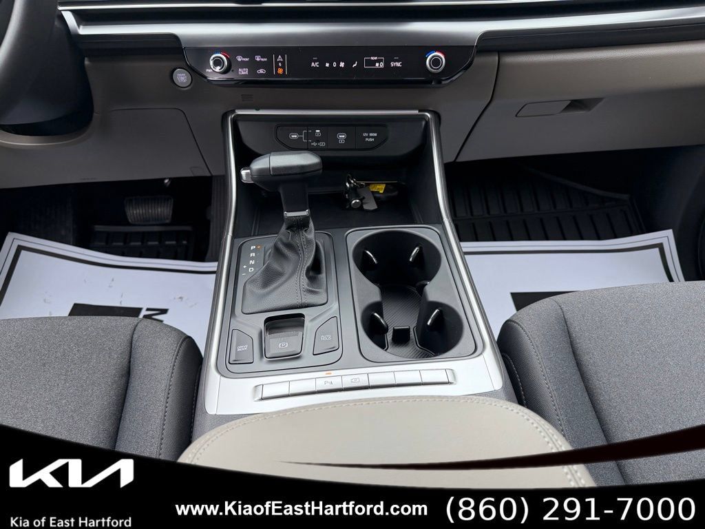 New 2026 Kia Carnival LX FWD image 25