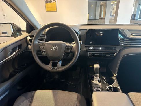 Used 2025 Toyota Camry LE image 34