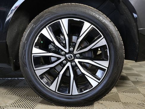 Used 2023 Volvo XC60 B5 Plus AWD/4WD image 23