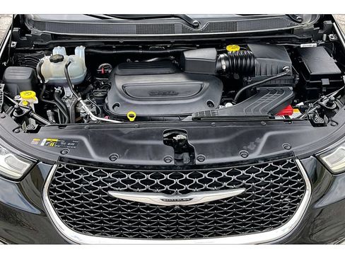 Used 2024 Chrysler Pacifica Touring-L FWD image 55