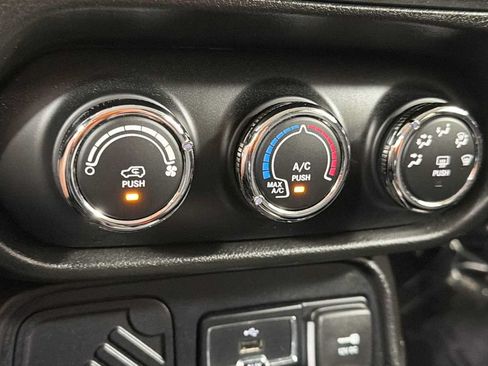 Used 2016 Jeep Renegade Sport w/ Power & Air Group FWD image 21