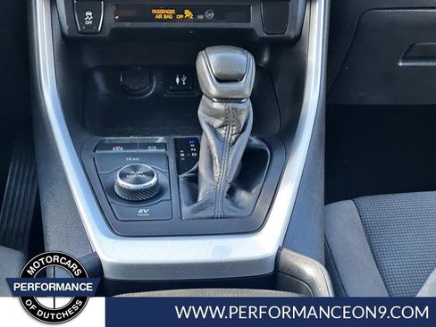 Used 2019 Toyota RAV4 LE w/ Carpet Mat Package image 37