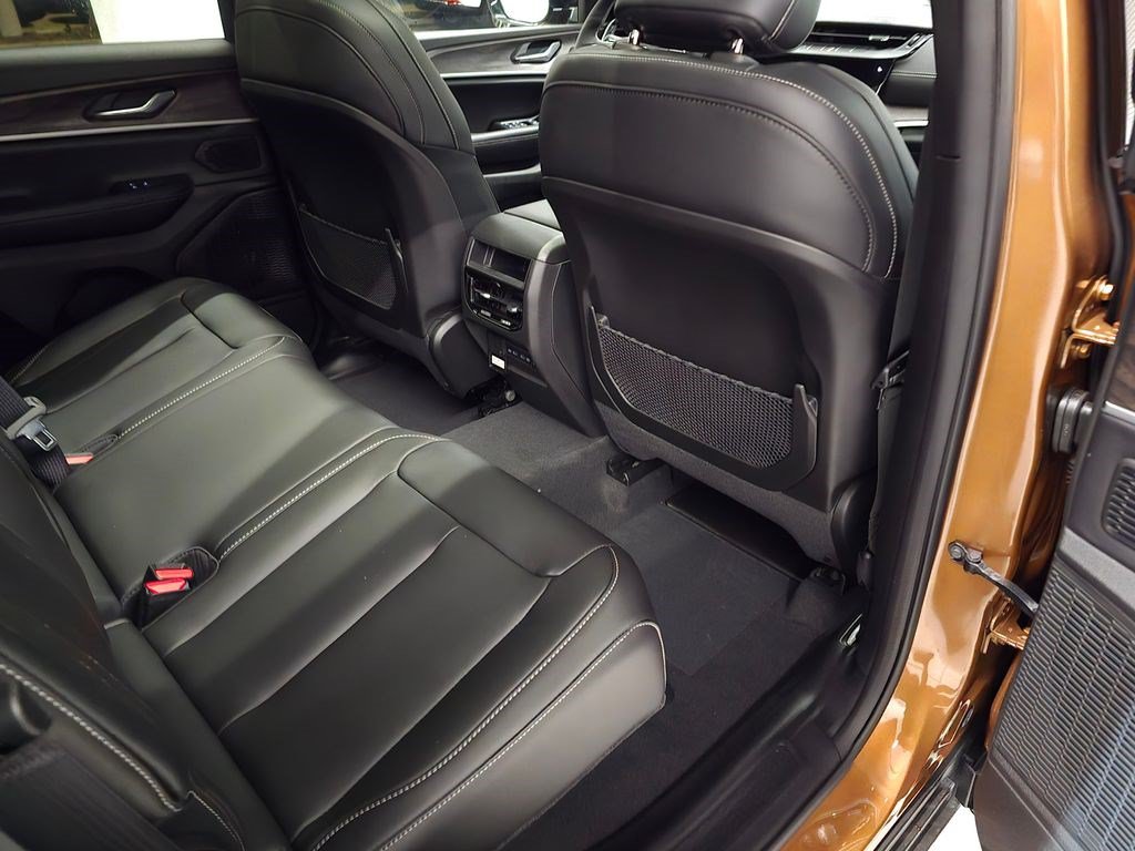 New 2026 Jeep Grand Cherokee Limited w/ Limited Altitude Package AWD/4WD image 33