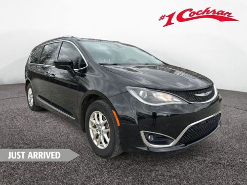 Used 2020 Chrysler Pacifica Touring-L image 1