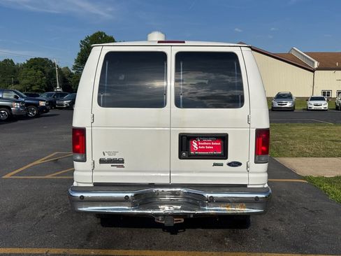 Used 2010 Ford E-350 and Econoline 350 XLT RWD image 7