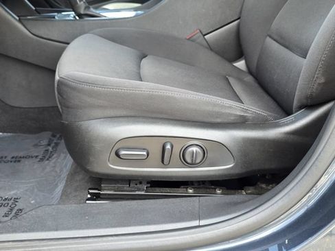 Used 2021 Chevrolet Malibu LT FWD image 14