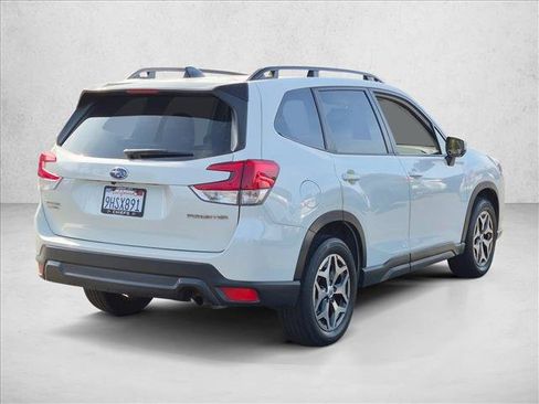 Used 2024 Subaru Forester Premium AWD/4WD image 6