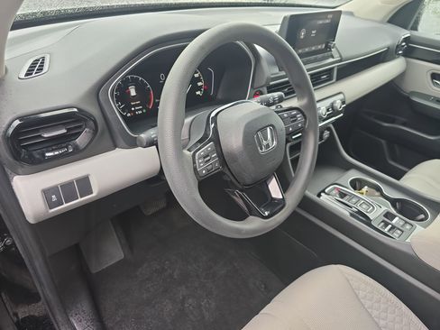 Used 2023 Honda Pilot LX image 17