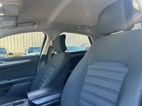 Used 2018 Ford Fusion SE image 11