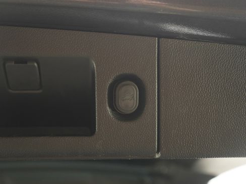 Used 2018 GMC Yukon XL Denali w/ Open Road Package image 20