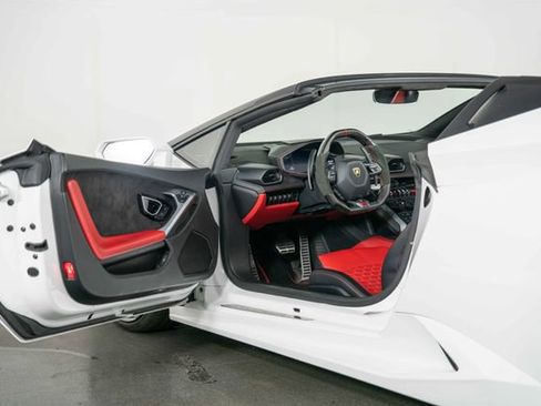 Used 2019 Lamborghini Huracan LP 580-2 RWD image 14
