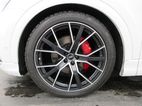 Used 2020 Audi Q8 Prestige w/ Prestige Package image 19