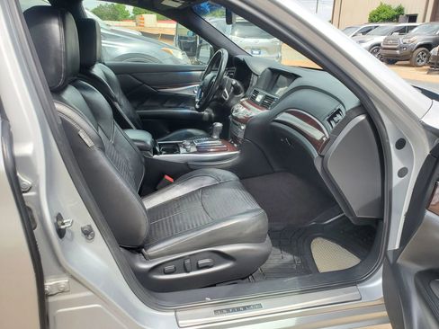 Used 2017 INFINITI Q70 3.7 w/ Sport Package RWD image 22