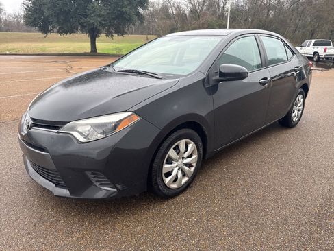 Used 2016 Toyota Corolla LE image 3