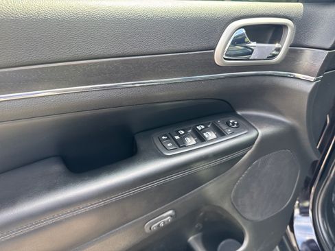 Used 2018 Jeep Grand Cherokee Limited AWD/4WD image 7