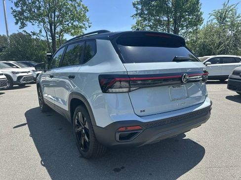 New 2026 Volkswagen Taos SE FWD image 3