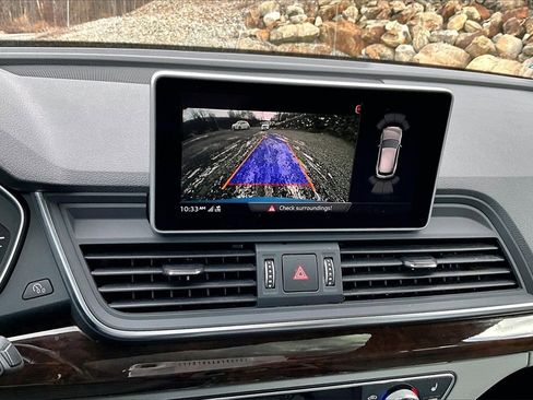 Used 2020 Audi Q5 e Premium Plus w/ Premium Plus Package image 19