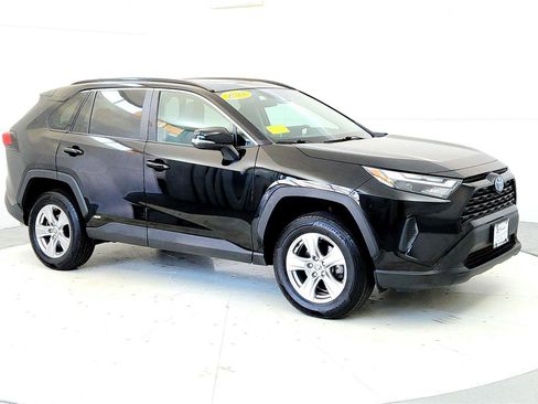 Used 2022 Toyota RAV4 XLE w/ Convenience Package image 7